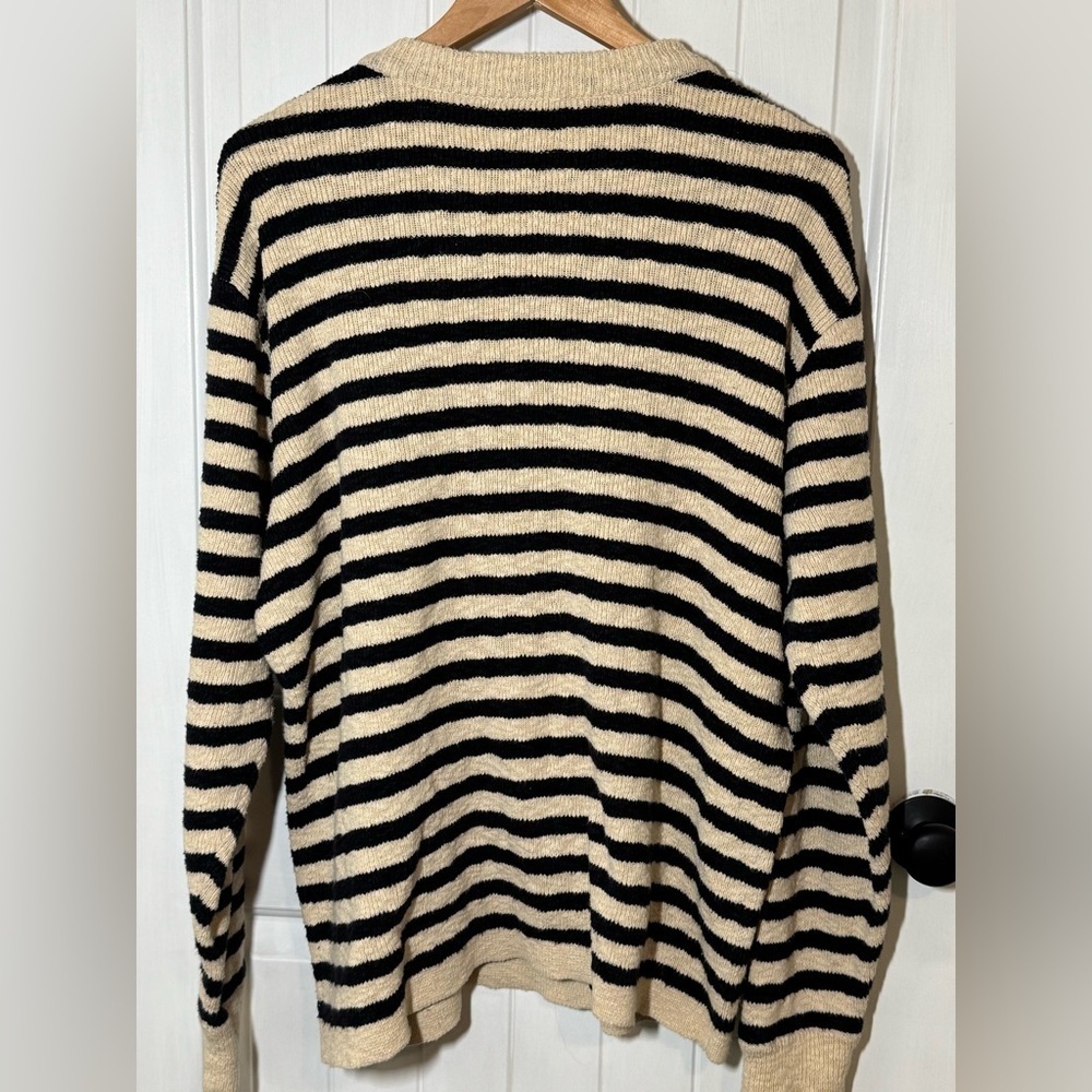 J. Peterman Beige and Black Knit Pullover - Picture 5 of 7